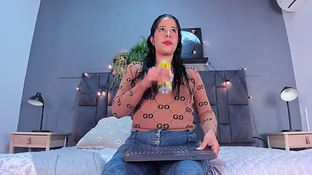 Snapshot of DulceAurora__ chatting on October 2025 02:53:01 AM DulceAurora online show from October 2025 02:53:01 AM