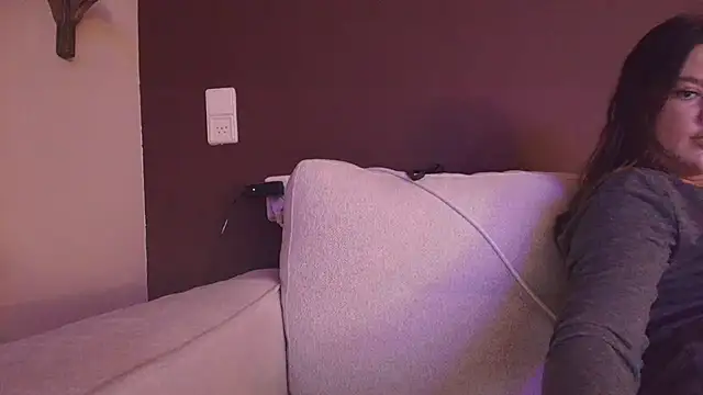 Nina24 online show from October 2025 08:05:01 PM