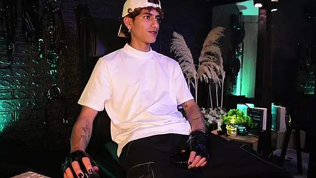 Snapshot of DemonKush-- chatting on October 2025 08:54:02 PM DemonKush-- online show from October 2025 08:54:02 PM