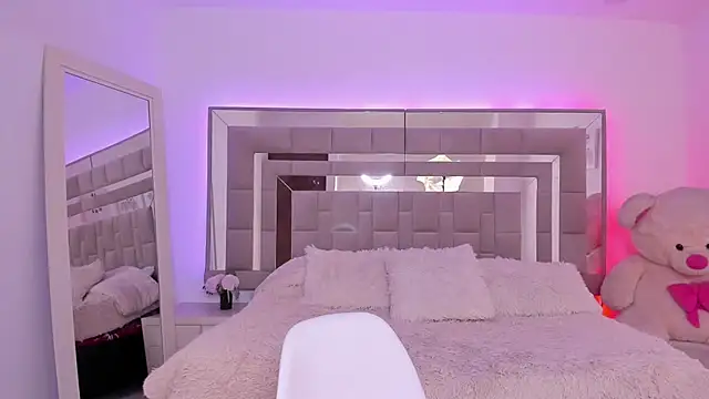 natta cortes online show from February 2025 08:25:02 PM