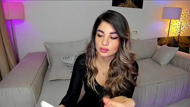 Snapshot of Queenofyouredreams chatting on February 2025 03:24:01 AM Queenofyouredreams online show from February 2025 03:24:01 AM