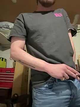 Snapshot of BigJohnson06 chatting on April 2026 10:43:01 AM BigJohnson06 online show from April 2026 10:43:01 AM