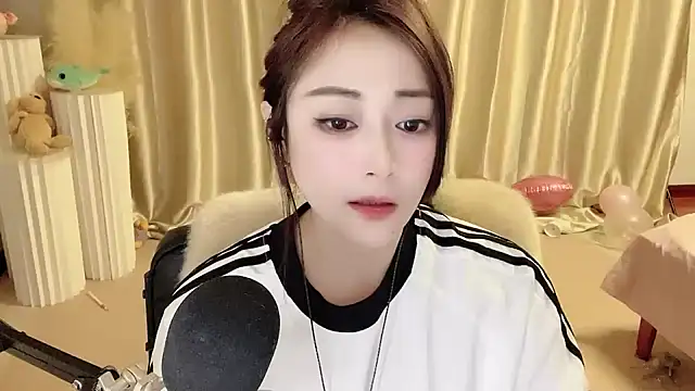 Daisy-77 online show from February 2025 08:46:01 PM