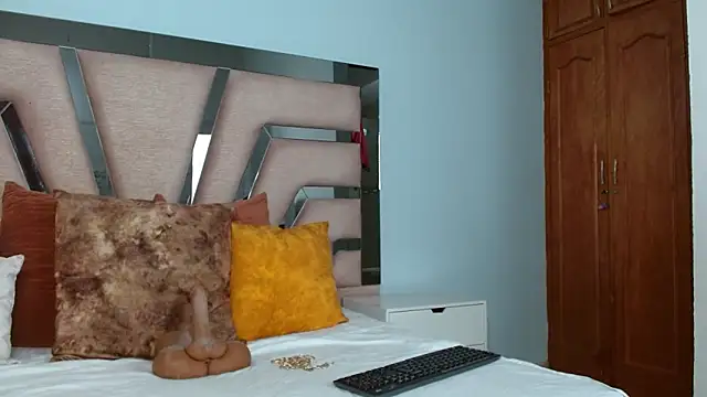 Snapshot of cintia_hills chatting on February 2025 03:50:02 AM cintia hills online show from February 2025 03:50:02 AM