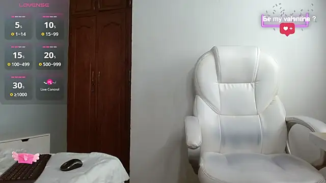 Snapshot of cintia_hills chatting on March 2025 04:17:02 AM cintia hills online show from March 2025 04:17:02 AM