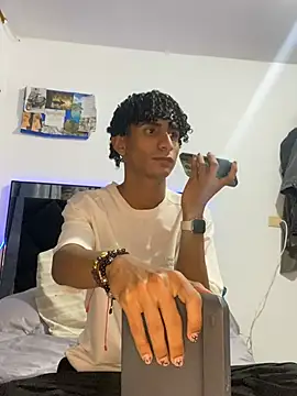 Snapshot of derreck_models chatting on February 2026 03:12:01 AM derreck models online show from February 2026 03:12:01 AM