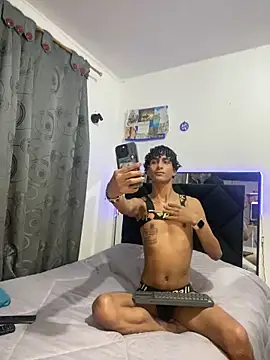 Snapshot of derreck_models chatting on February 2026 02:40:01 AM derreck models online show from February 2026 02:40:01 AM