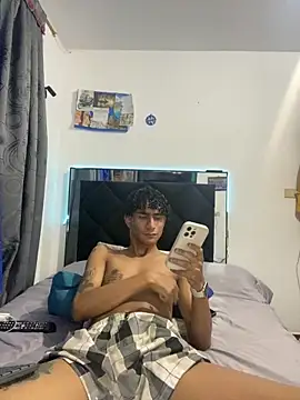 Snapshot of derreck_models chatting on March 2026 03:25:02 AM derreck models online show from March 2026 03:25:02 AM