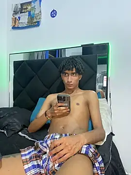 Snapshot of derreck_models chatting on March 2026 03:44:02 AM derreck models online show from March 2026 03:44:02 AM