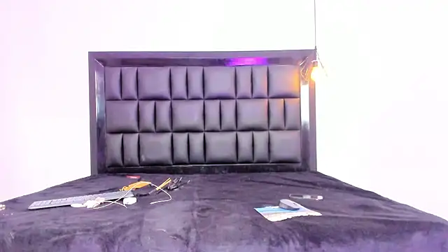 Snapshot of MIA_SOPHIA1 chatting on September 2025 05:44:01 AM MIA SOPHIA1 online show from September 2025 05:44:01 AM