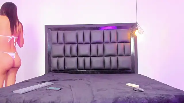 Snapshot of MIA_SOPHIA1 chatting on October 2025 03:14:02 AM MIA SOPHIA1 online show from October 2025 03:14:02 AM