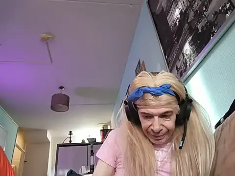 Doggyray44 online show from June 2026 06:23:02 PM