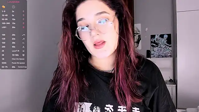 Snapshot of July_Slowdive chatting on December 2024 01:28:02 PM July Slowdive online show from December 2024 01:28:02 PM