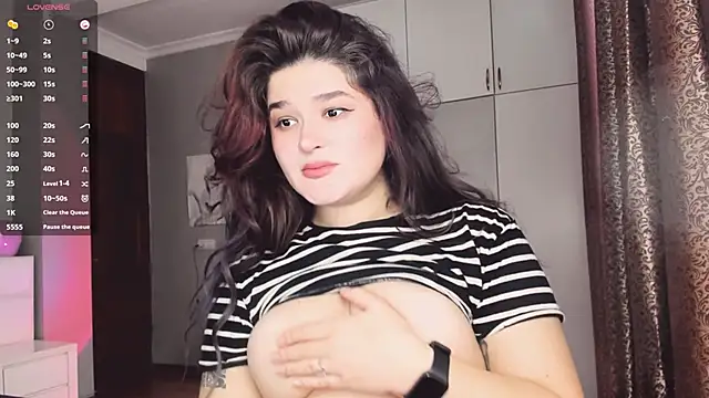 Snapshot of July_Slowdive chatting on October 2025 06:26:01 AM July Slowdive online show from October 2025 06:26:01 AM