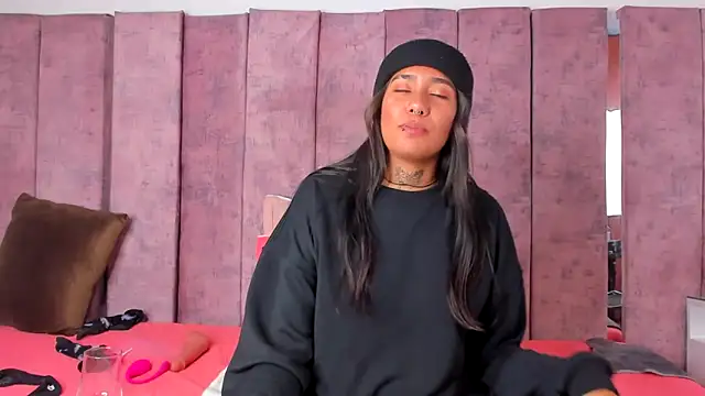 Snapshot of AshlieRoberts chatting on January 2025 02:58:02 PM AshlieRoberts online show from January 2025 02:58:02 PM