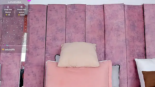 Snapshot of AshlieRoberts chatting on January 2025 05:56:02 PM AshlieRoberts online show from January 2025 05:56:02 PM