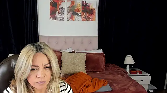 Snapshot of Sam_and_molly_ chatting on January 2025 06:45:01 PM Sam and molly online show from January 2025 06:45:01 PM