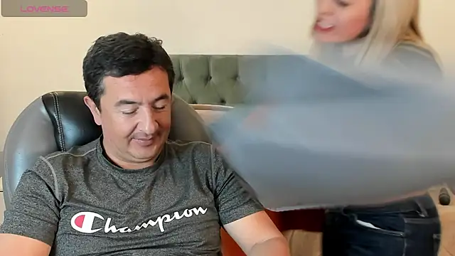 Snapshot of Sam_and_molly_ chatting on January 2025 07:15:01 PM Sam and molly online show from January 2025 07:15:01 PM