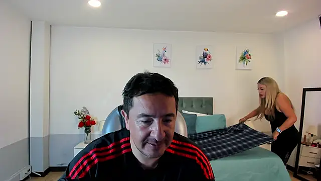 Snapshot of Sam_and_molly_ chatting on February 2025 09:03:02 PM Sam and molly online show from February 2025 09:03:02 PM