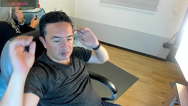 Snapshot of Sam_and_molly_ chatting on February 2025 07:44:01 PM Sam and molly online show from February 2025 07:44:01 PM