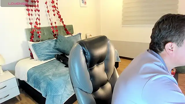 Snapshot of Sam_and_molly_ chatting on February 2025 07:16:02 PM Sam and molly online show from February 2025 07:16:02 PM