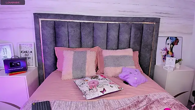 isabela fox online show from January 2025 12:49:01 AM