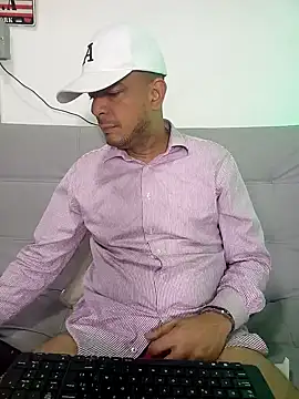 latinmartin73 online show from February 2025 01:03:02 AM