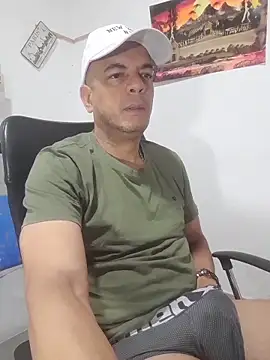 latinmartin73 online show from November 2025 12:05:02 PM