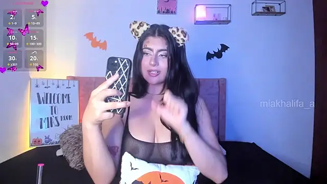 Snapshot of miakhalifaaa_ chatting on October 2025 10:00:02 PM miakhalifaaa online show from October 2025 10:00:02 PM