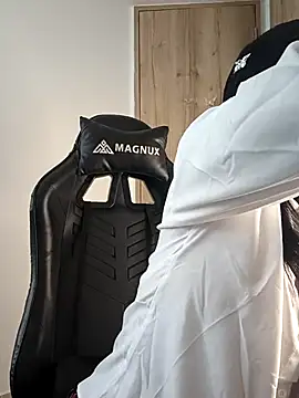 Snapshot of Kiitygirl chatting on October 2025 08:21:02 PM Kiitygirl online show from October 2025 08:21:02 PM