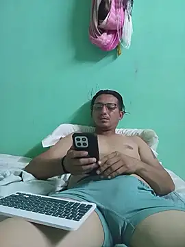 Andresguz35 online show from December 2025 06:00:01 AM