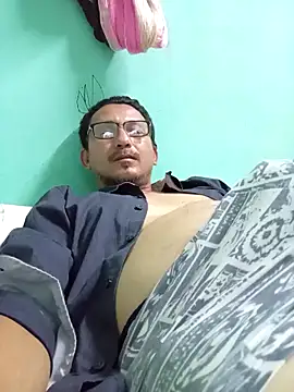 Andresguz35 online show from December 2025 06:53:02 AM