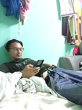 Andresguz35 online show from February 2026 03:18:01 AM