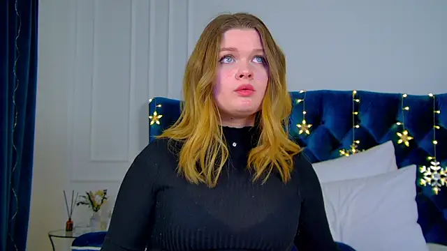 Snapshot of CrystalLyons chatting on December 2024 08:28:02 PM CrystalLyons online show from December 2024 08:28:02 PM