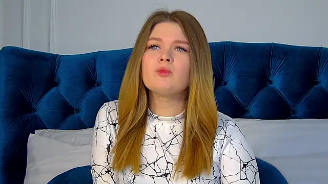 Snapshot of CrystalLyons chatting on January 2025 06:22:01 AM CrystalLyons online show from January 2025 06:22:01 AM