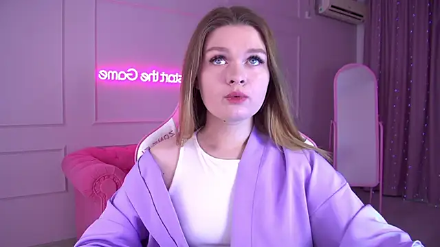 Snapshot of CrystalLyons chatting on January 2025 06:24:01 AM CrystalLyons online show from January 2025 06:24:01 AM