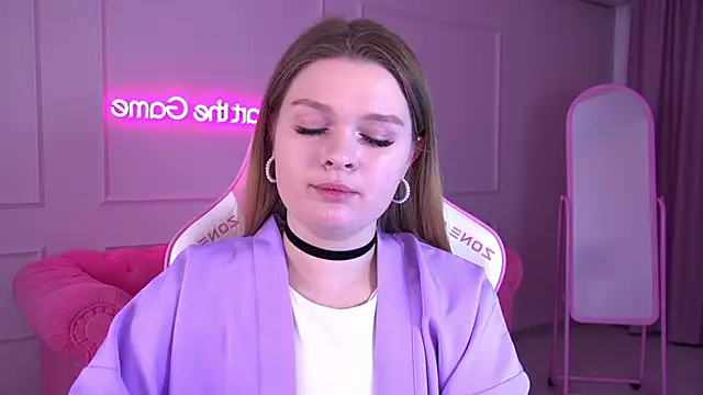 Snapshot of CrystalLyons chatting on January 2025 03:40:01 PM CrystalLyons online show from January 2025 03:40:01 PM