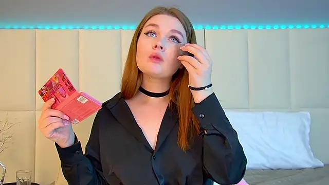 Snapshot of CrystalLyons chatting on March 2025 03:37:02 PM CrystalLyons online show from March 2025 03:37:02 PM