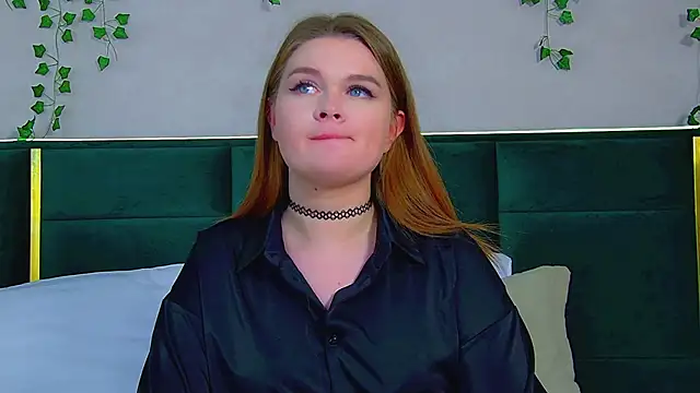 Snapshot of CrystalLyons chatting on March 2025 09:13:02 PM CrystalLyons online show from March 2025 09:13:02 PM