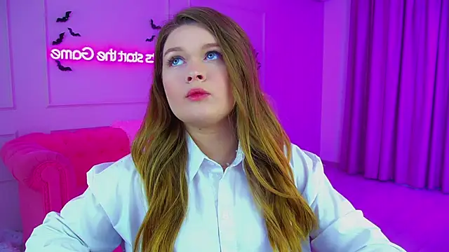 Snapshot of CrystalLyons chatting on October 2025 11:06:02 AM CrystalLyons online show from October 2025 11:06:02 AM