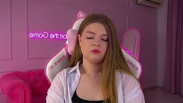 CrystalLyons online show from November 2025 06:17:02 AM