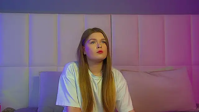 CrystalLyons online show from March 2026 06:33:01 PM