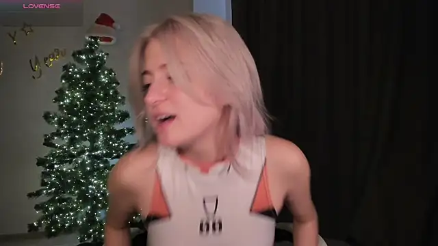 Snapshot of Lana_Younes chatting on December 2024 08:04:01 AM Lana Younes online show from December 2024 08:04:01 AM