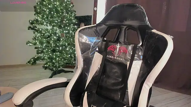 Snapshot of Lana_Younes chatting on January 2025 12:49:02 PM Lana Younes online show from January 2025 12:49:02 PM