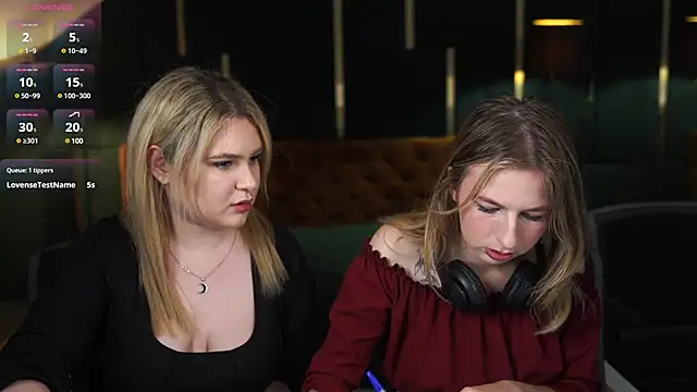 Snapshot of Michelle_054 chatting on December 2024 03:54:02 PM Michelle 054 online show from December 2024 03:54:02 PM