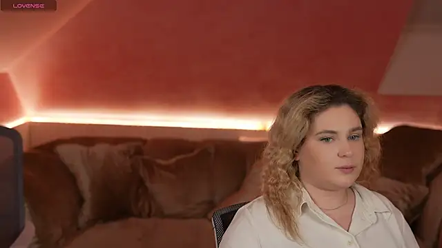 Snapshot of Michelle_054 chatting on February 2025 12:05:02 PM Michelle 054 online show from February 2025 12:05:02 PM