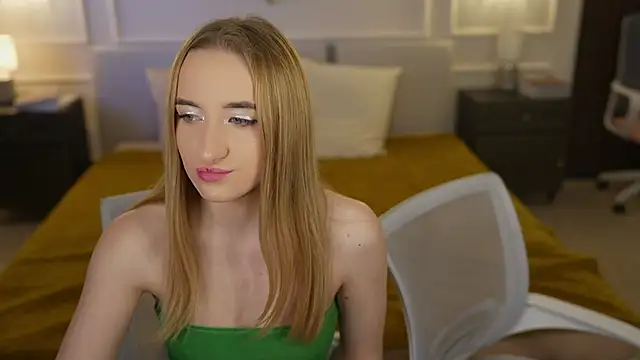 Snapshot of Michelle_054 chatting on February 2025 12:18:02 PM Michelle 054 online show from February 2025 12:18:02 PM