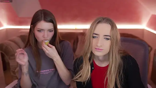 Snapshot of Michelle_054 chatting on March 2025 11:51:01 AM Michelle 054 online show from March 2025 11:51:01 AM