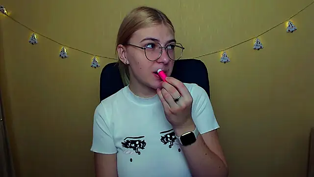 Luna Lush  online show from December 2024 09:06:02 AM