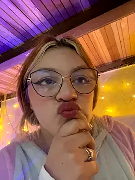 SophiaWeestt99 online show from September 2025 02:22:01 AM